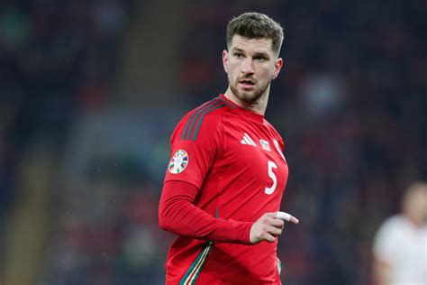 Sunderland transfer news: Chris Mepham, David Datro Fofana .